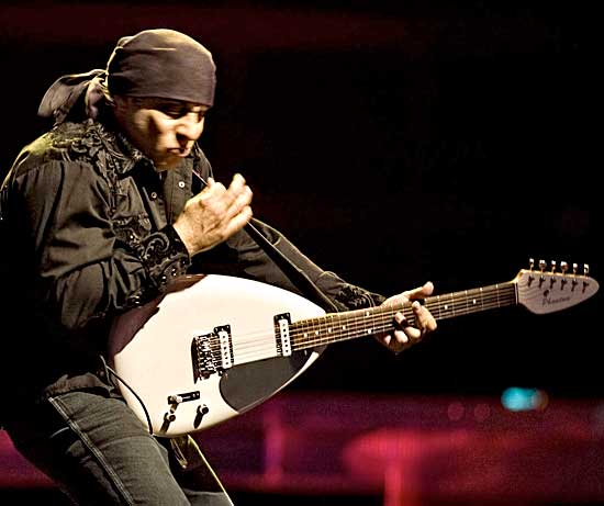 Stevie Van Zandt... (Bruce Springsteen)